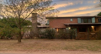 DUPLEX EN BARRIO ESTABLE